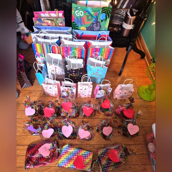 IT'S ANOTHER SHARE SHOW - Picture 6 of 16